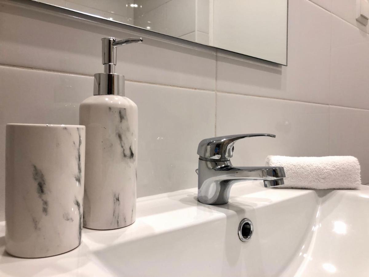 אלבופיירה Cozy And Stylish Studio Apt Just 800M From The Beach - New On Booking! מראה חיצוני תמונה